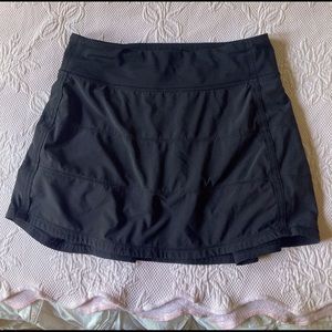 Black lululemon skirt size 4 EUC